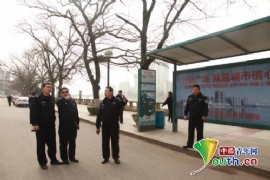 ���Ľ���ֱ��һ���ʵ�ص��г�������վ̨ͣ���������